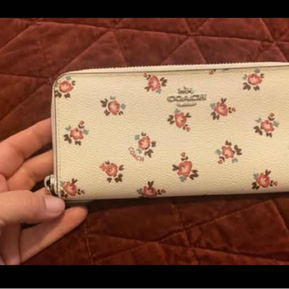 Coach Cream and Red Wallets with Classic Design